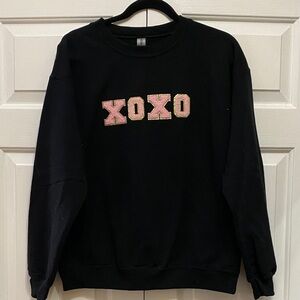 Gildan Black and Pink Crewneck Sweater